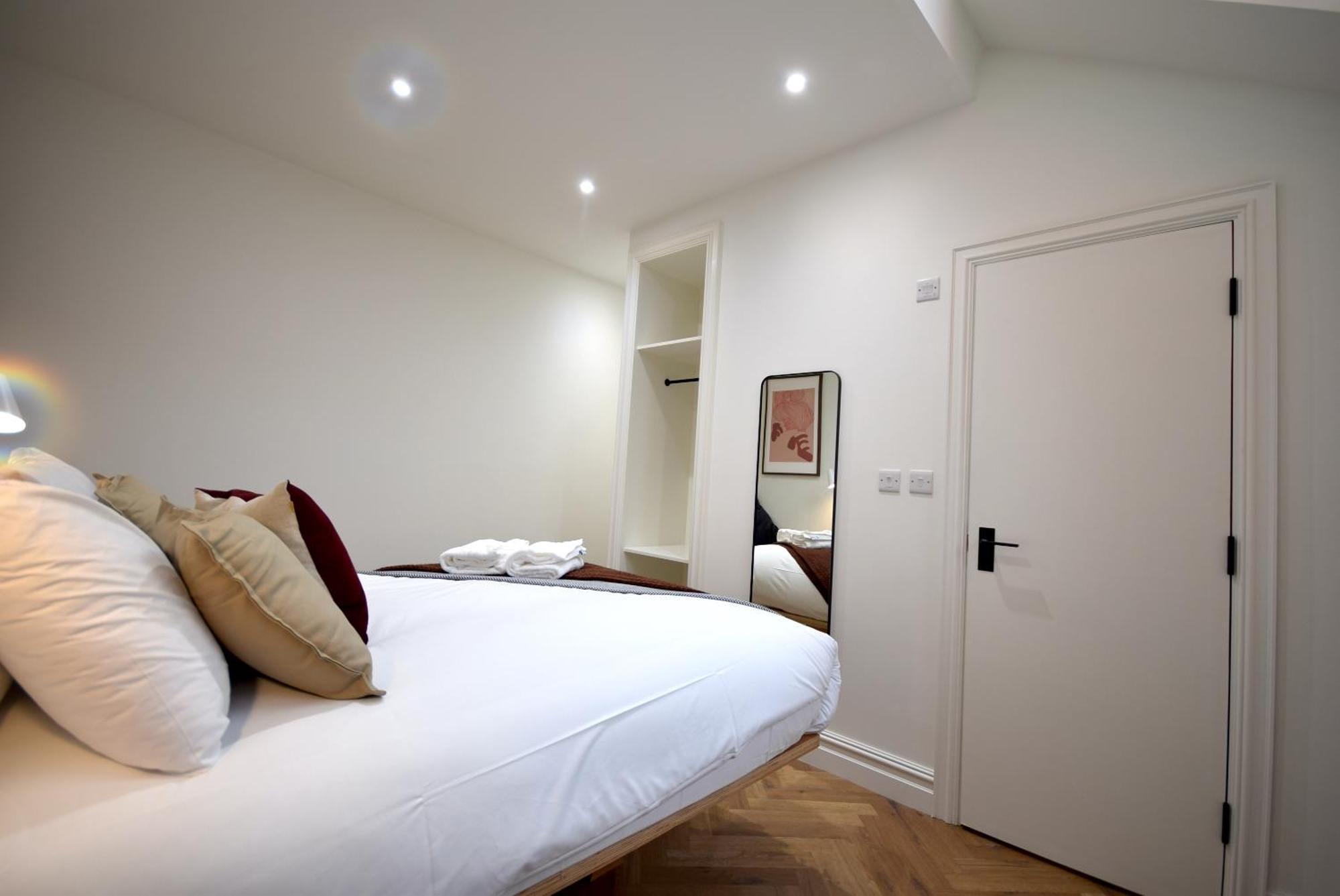 Cityescape - 2br En-suite Sofa Bed Nq Apartment